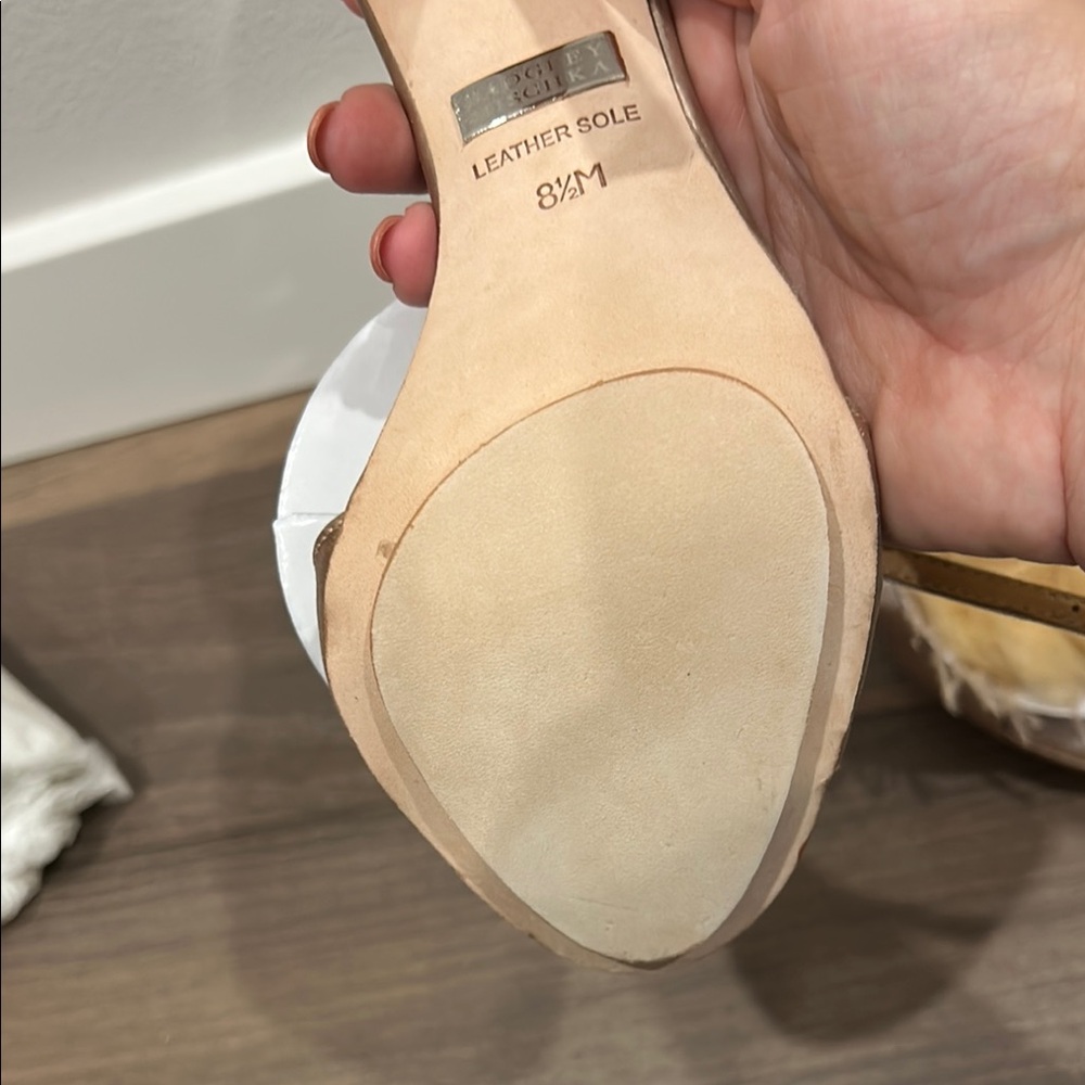 NWT Badgley Mischka beige satin heels with tulle and feather accent - Picture 4 of 8